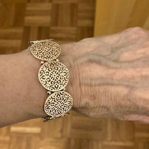 Rose Gold Tone Filagree Circle Stretch Bangle Bracelet.